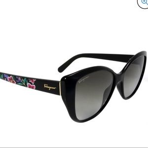 💥Salvatore Ferragamo Butterfly 🦋 Sunglasses 🕶 **Authentic**💥 with case 😎